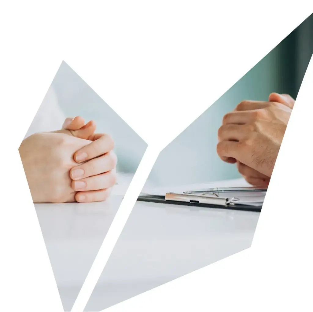 logo de allowed con un fondo de cuatro manos